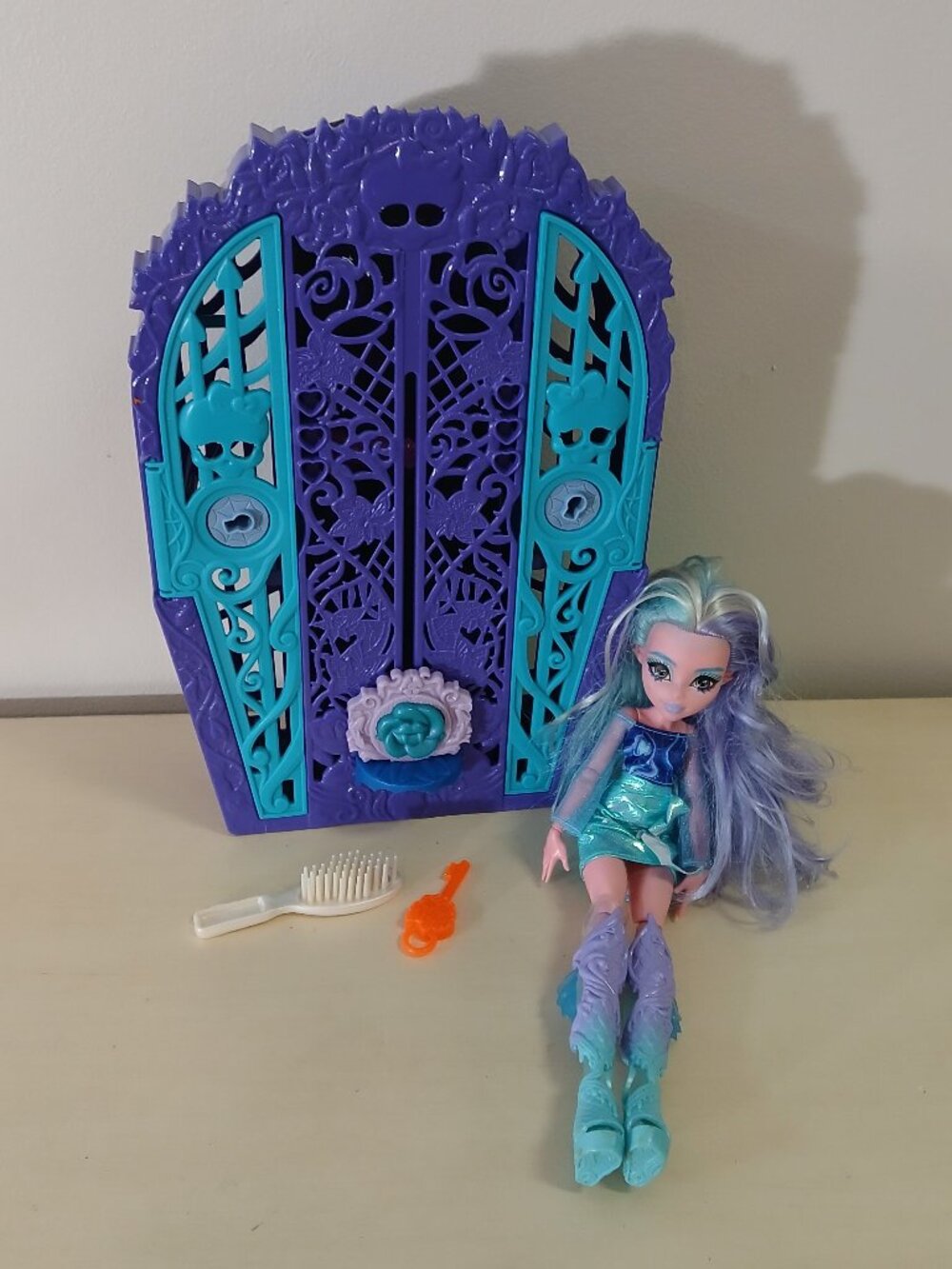 Monster High Lagoona Blue doll with coffin, key and brush